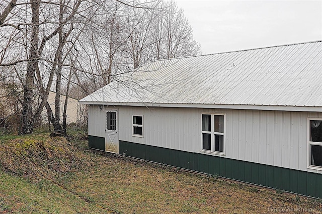 view of side of property