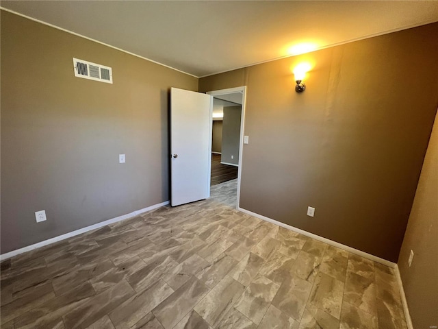 spare room with visible vents and baseboards