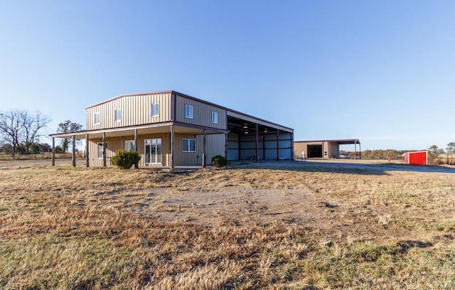 view of front of home with an outbuilding and driveway