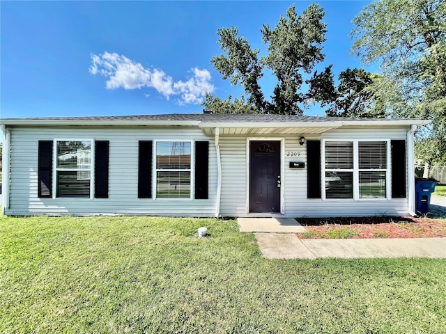ranch-style home with a front yard