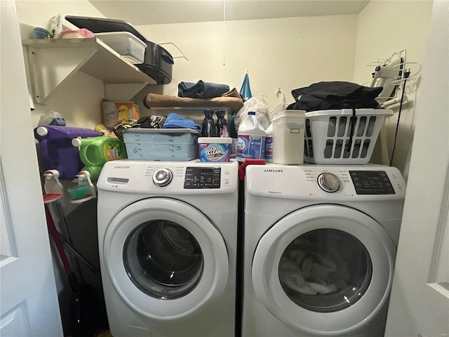 washroom with laundry area and independent washer and dryer