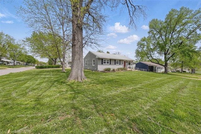 view of front of home featuring a front yard