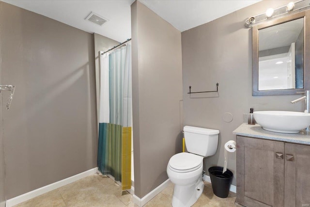 full bathroom with toilet, vanity, a shower with shower curtain, and visible vents