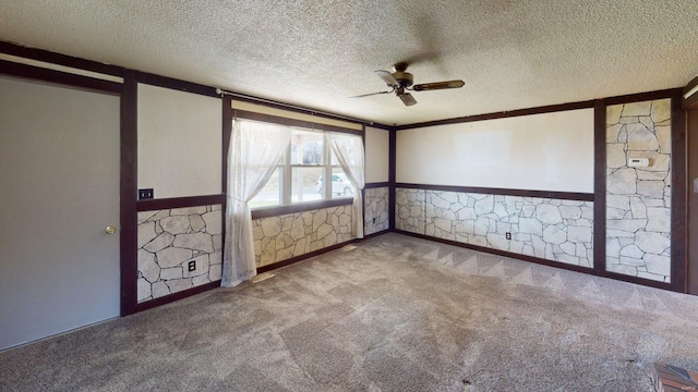carpeted spare room featuring a ceiling fan and a textured ceiling