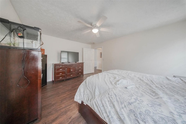 bedroom featuring dark wood-style flooring, a textured ceiling, and ceiling fan