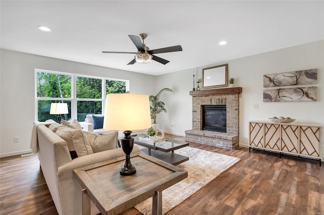 living area featuring baseboards, recessed lighting, ceiling fan, and wood finished floors
