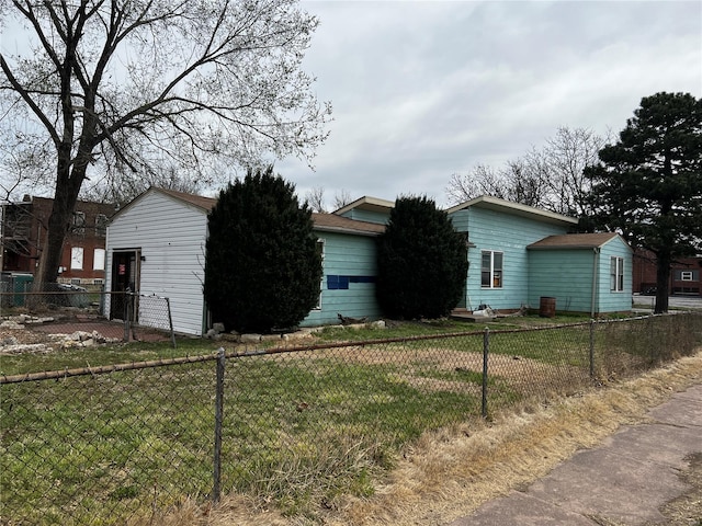 view of front of house featuring fence