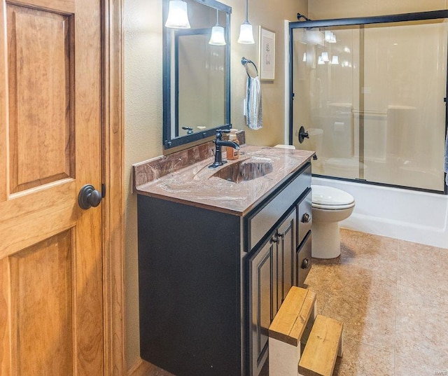 full bathroom with shower / bath combination with glass door, toilet, and vanity