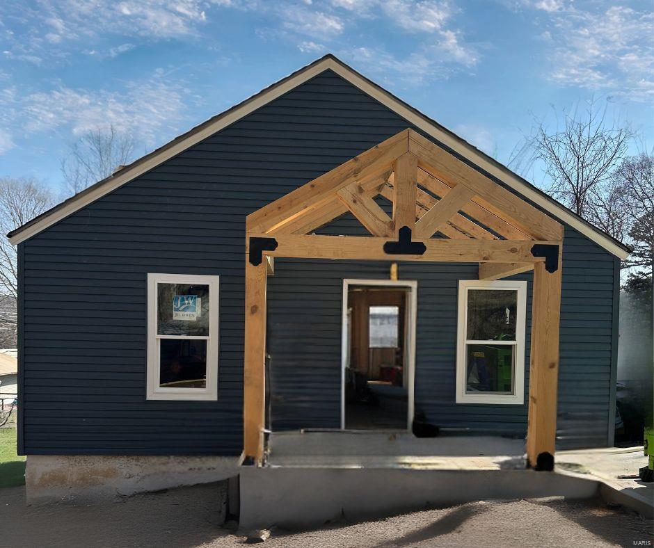 view of front of home featuring a porch
