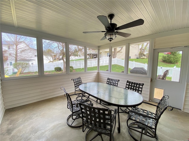 sunroom / solarium featuring outdoor dining space and a ceiling fan