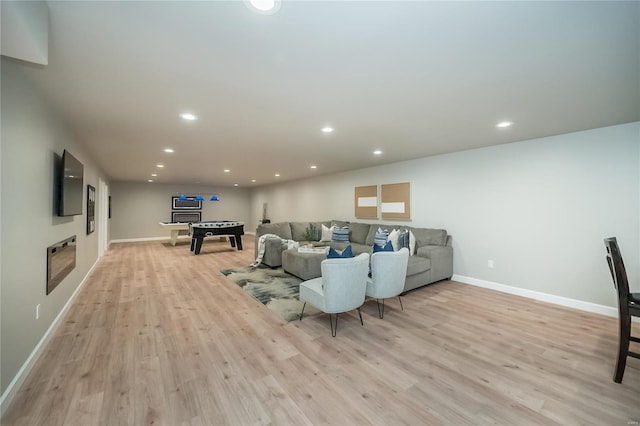 living area featuring recessed lighting, light wood-style flooring, baseboards, and billiards