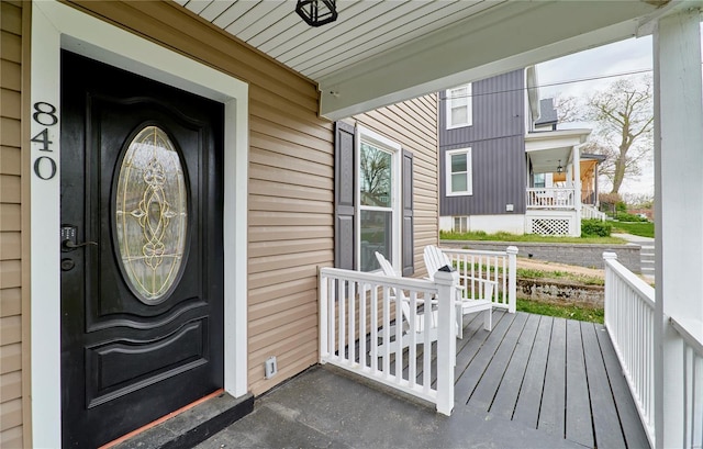 property entrance featuring a porch