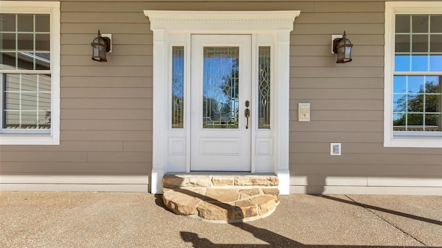 property entrance featuring a porch