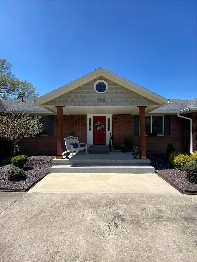 ranch-style home featuring brick siding