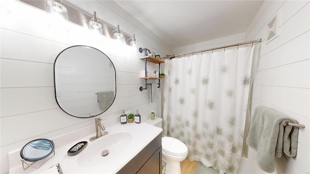 full bath featuring shower / tub combo with curtain, vanity, visible vents, and toilet