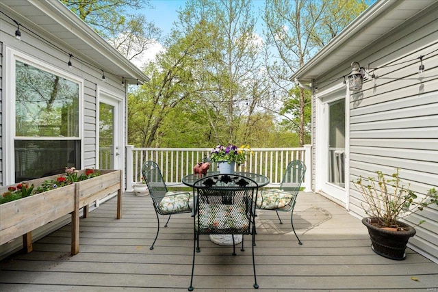 deck featuring outdoor dining space