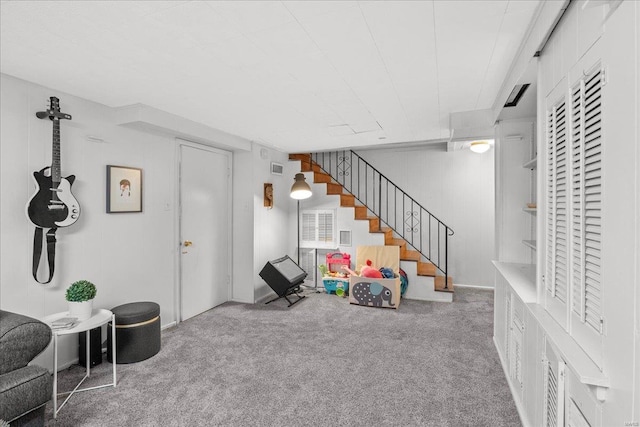 recreation room with carpet