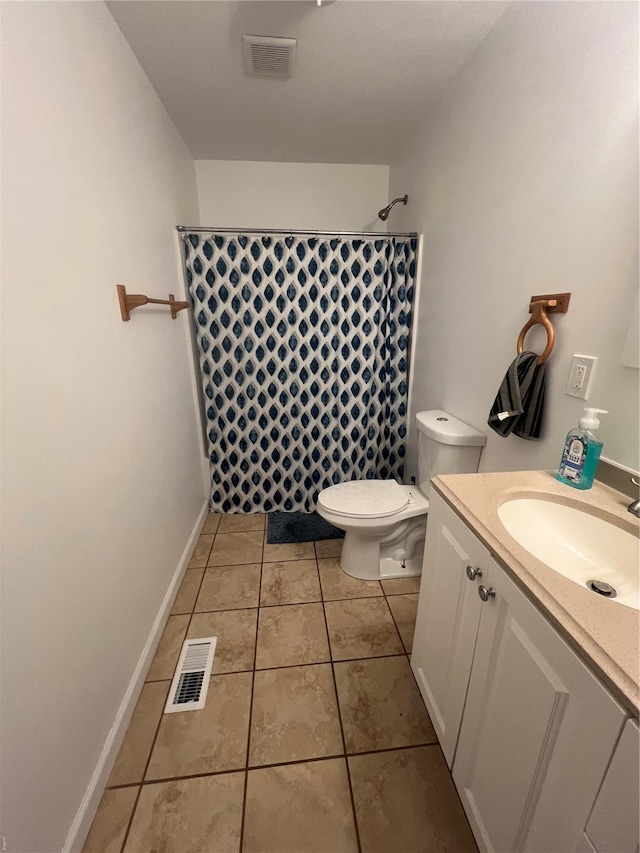full bath featuring toilet, a shower with shower curtain, visible vents, and tile patterned flooring