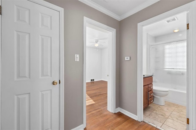 full bath featuring visible vents, a ceiling fan, vanity, ornamental molding, and baseboards