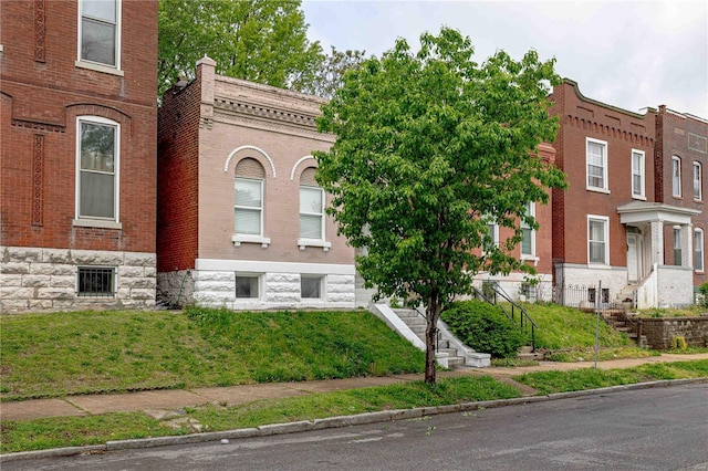 view of front of property featuring brick siding