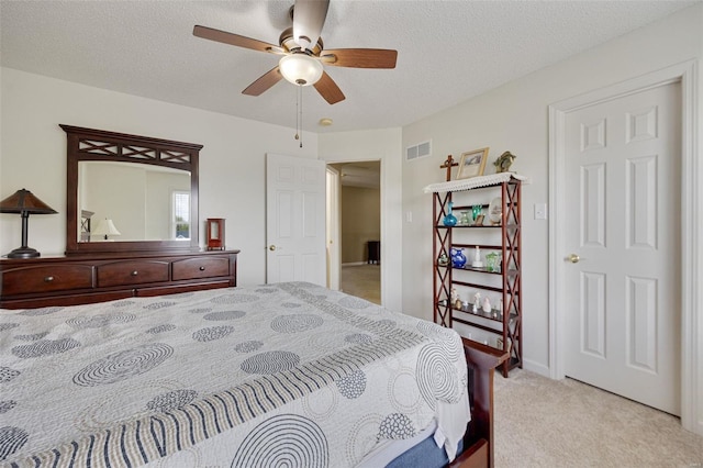 bedroom with ceiling fan, carpet, a textured ceiling, and visible vents