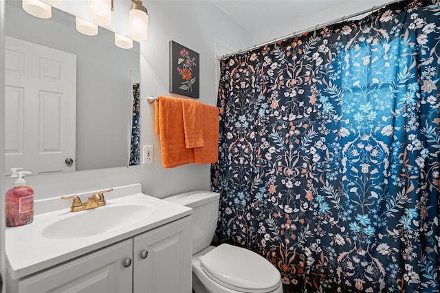 full bathroom with toilet, a shower with shower curtain, and vanity