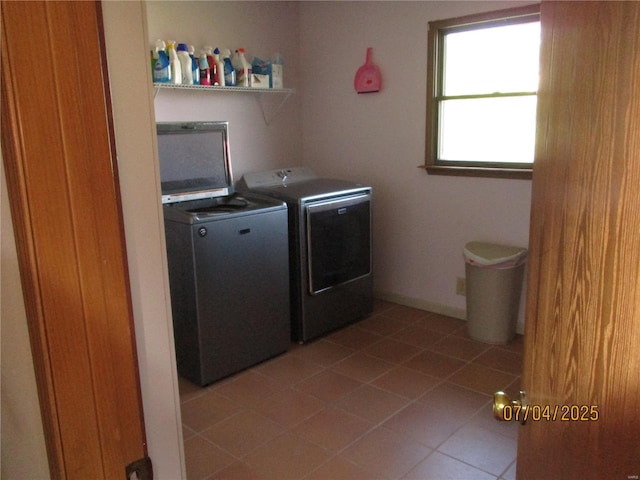 laundry room with baseboards, tile patterned flooring, independent washer and dryer, and laundry area