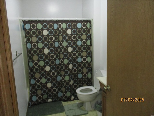 bathroom featuring toilet, a shower with curtain, and vanity