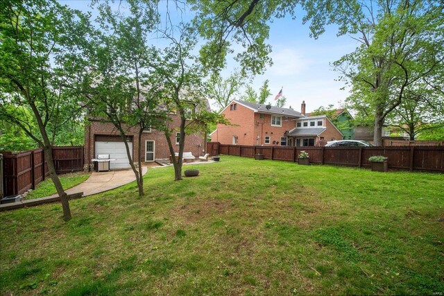 view of yard featuring a fenced backyard and a garage