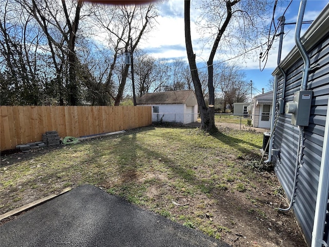 view of yard featuring a fenced backyard