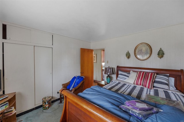 bedroom featuring carpet floors and a closet