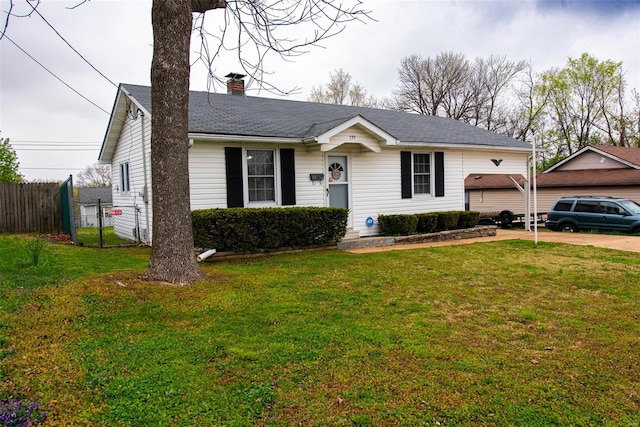 view of front facade featuring a chimney, fence, and a front lawn