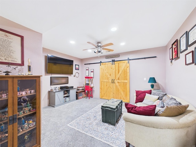 living room with carpet floors, a ceiling fan, a barn door, and recessed lighting