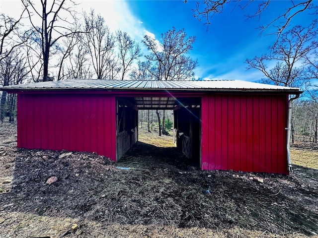view of pole building featuring a carport