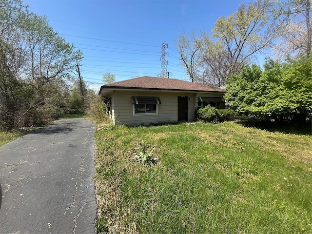 view of front of house featuring driveway