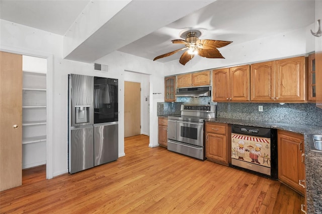 kitchen featuring stainless steel appliances, light wood-style floors, under cabinet range hood, brown cabinets, and a ceiling fan