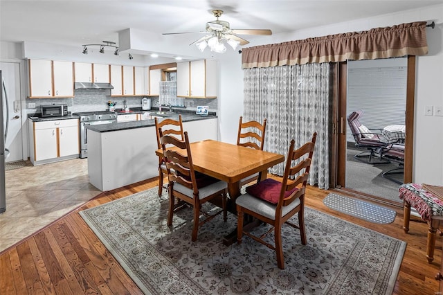 dining area featuring light wood-style floors and a ceiling fan