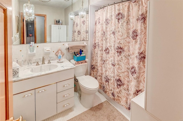 full bath featuring vanity, a shower with shower curtain, and toilet