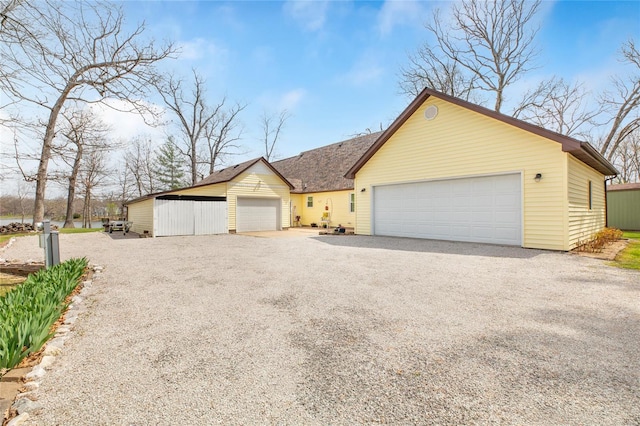view of front of property featuring a detached garage