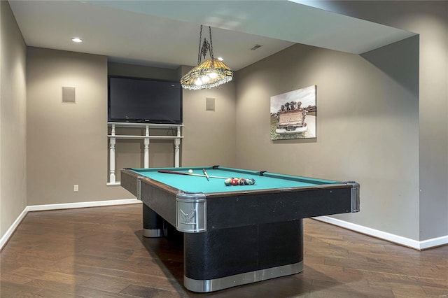 playroom with recessed lighting, baseboards, billiards, and hardwood / wood-style floors