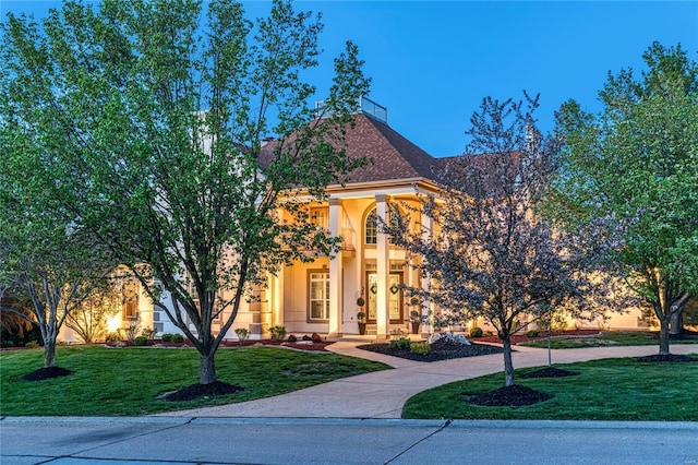 view of front of property featuring a front lawn and stucco siding