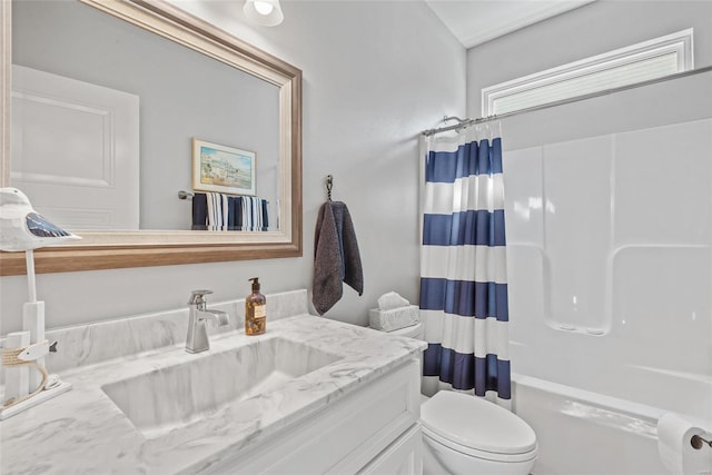 full bath with shower / bath combo with shower curtain, toilet, and vanity