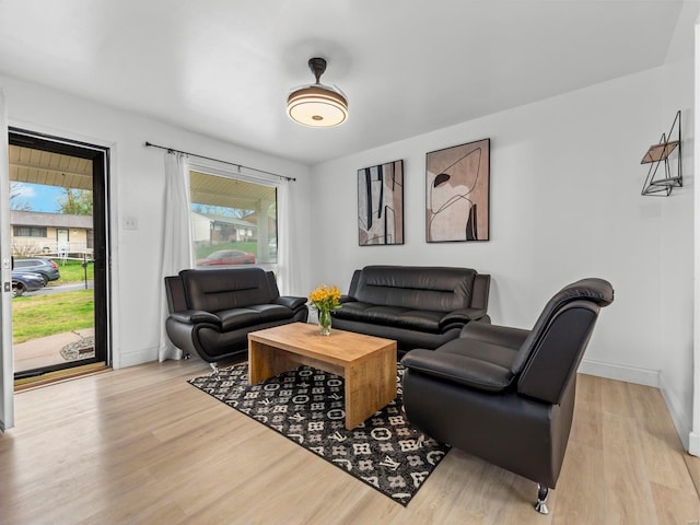 living room featuring light wood-style floors, a wealth of natural light, and baseboards
