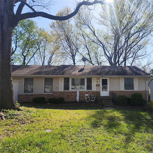 ranch-style home featuring a front lawn, entry steps, and brick siding