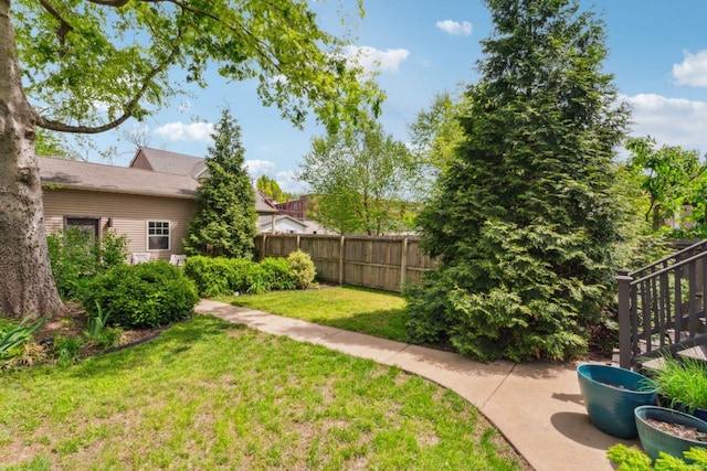 view of yard featuring fence