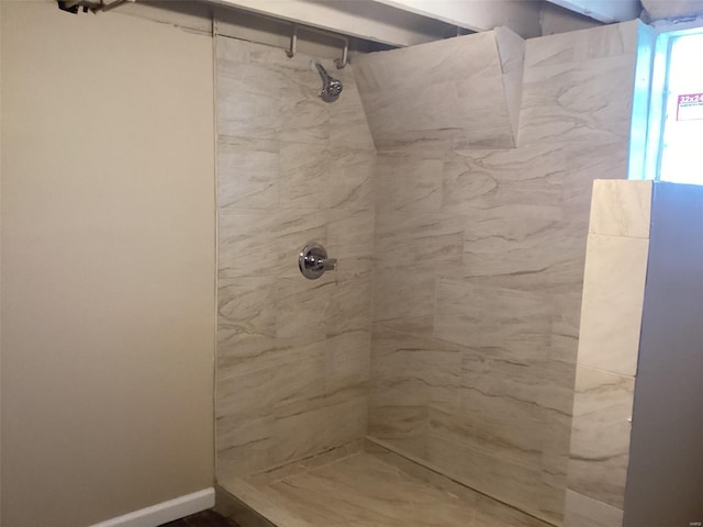 bathroom featuring a tile shower