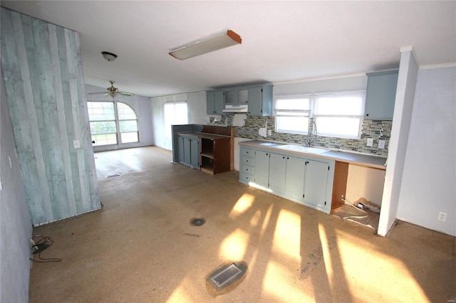 kitchen with ceiling fan, visible vents, under cabinet range hood, a sink, and decorative backsplash