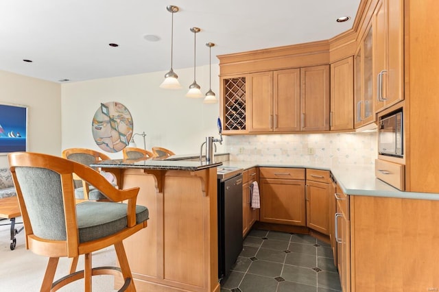 kitchen featuring a peninsula, a kitchen breakfast bar, decorative backsplash, black microwave, and decorative light fixtures