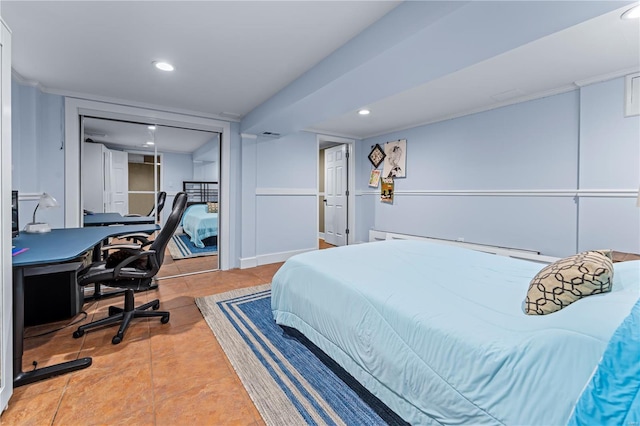 bedroom featuring recessed lighting and a closet