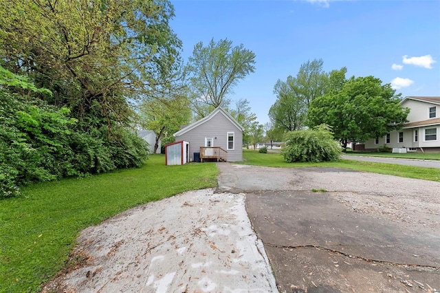 view of front of home with a front lawn and aphalt driveway